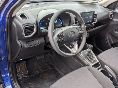 Used 2025 Hyundai Venue SE image 13