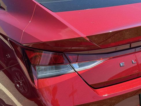 Used 2023 Hyundai Elantra SE FWD image 8