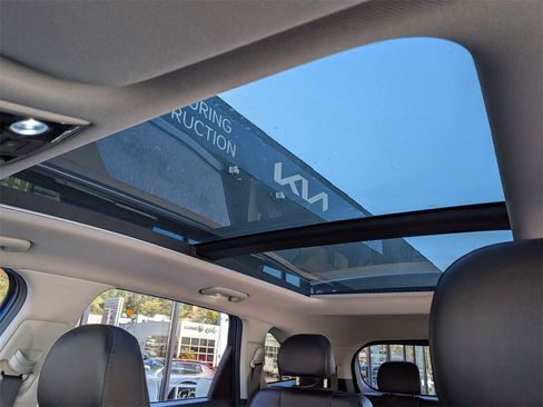 Certified 2023 Kia Sorento SX image 22