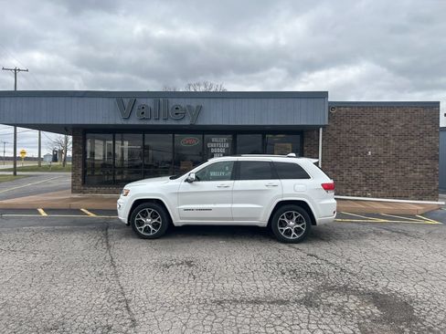 Used 2019 Jeep Grand Cherokee Overland AWD/4WD image 6