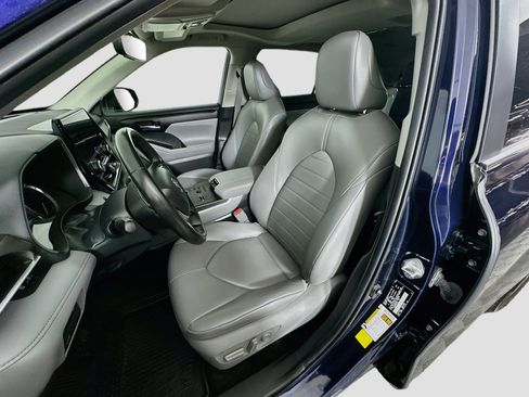 Used 2023 Toyota Highlander XLE FWD image 13