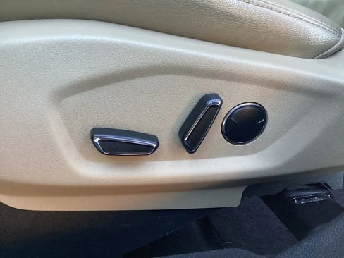 Used 2016 Ford Explorer XLT w/ Equipment Group 202A image 20