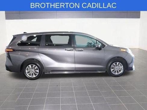 Used 2024 Toyota Sienna LE AWD/4WD image 8