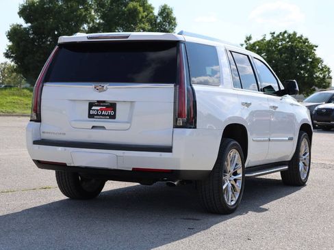 Used 2020 Cadillac Escalade Luxury AWD/4WD image 9