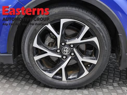 Used 2021 Toyota C-HR XLE FWD image 31