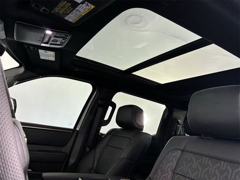 Used 2025 Toyota Tundra Limited image 28