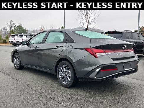 Used 2024 Hyundai Elantra SEL image 5