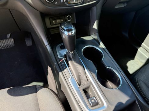 Used 2019 Chevrolet Equinox LT w/ Sun & Navigation Package image 14