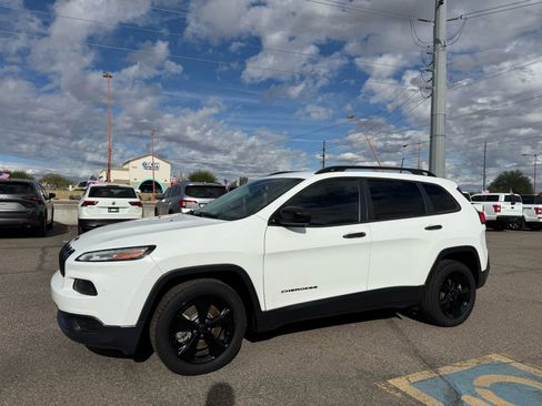 Used 2016 Jeep Cherokee Sport image 5