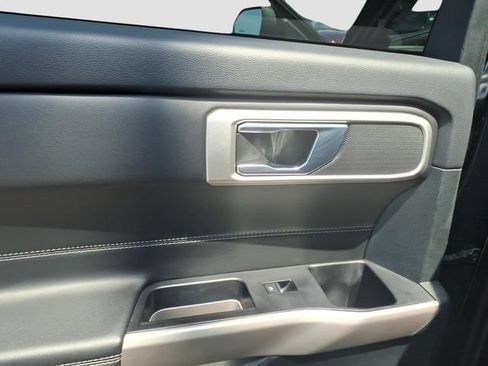 Used 2024 Ford Explorer XLT w/ Equipment Group 202A RWD image 8