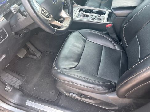 Used 2023 Ford Explorer Limited AWD/4WD image 10