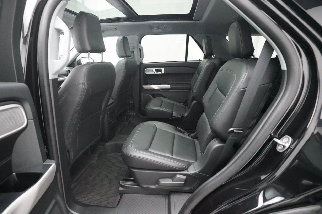 Used 2024 Ford Explorer XLT w/ Equipment Group 202A AWD/4WD image 16