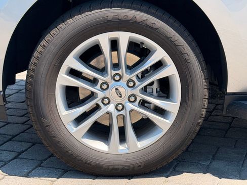 Used 2024 Ford Expedition XLT RWD image 13