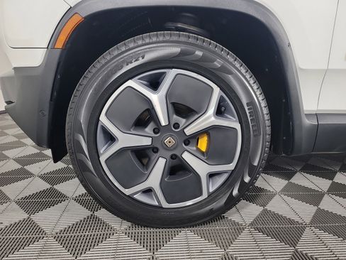 Used 2023 Rivian R1T Adventure image 9