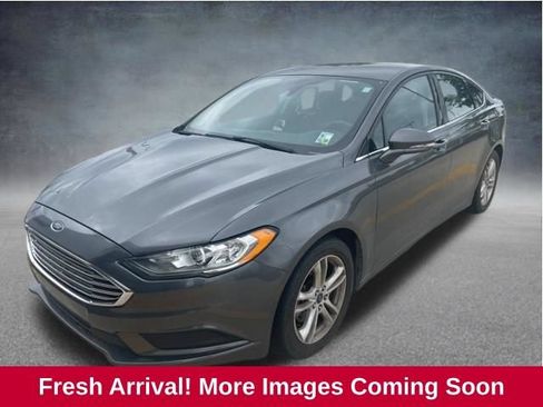 Used 2018 Ford Fusion SE FWD image 1
