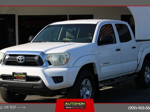 Used 2014 Toyota Tacoma PreRunner w/ SR5 Package RWD image 1