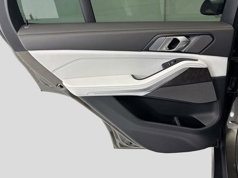 Used 2024 BMW X5 xDrive40i w/ Premium Package image 25