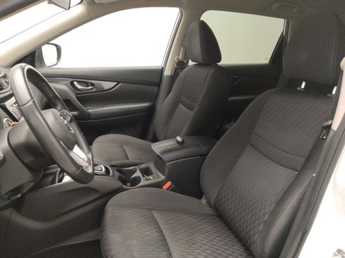 Used 2019 Nissan Rogue SV image 17