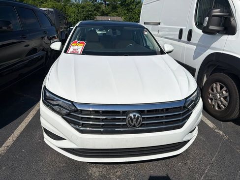 Used 2019 Volkswagen Jetta SE w/ Cold Weather Package FWD image 2