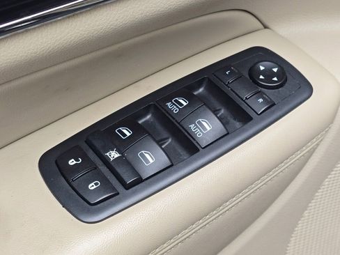 Used 2020 Jeep Grand Cherokee Limited w/ Luxury Group II image 24