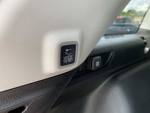 Certified 2022 Jeep Grand Cherokee Limited AWD/4WD image 7