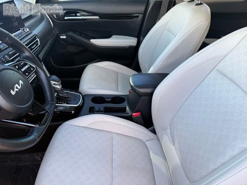 Used 2022 Kia Seltos SX w/ Sunroof Package image 12