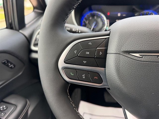 New 2027 Chrysler Pacifica Select FWD image 14