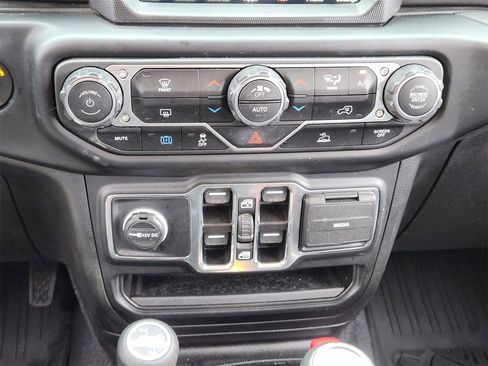 Used 2023 Jeep Wrangler Sahara image 24