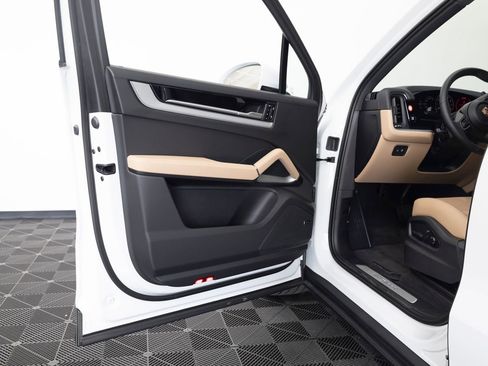 New 2026 Porsche Cayenne E-Hybrid AWD/4WD image 12