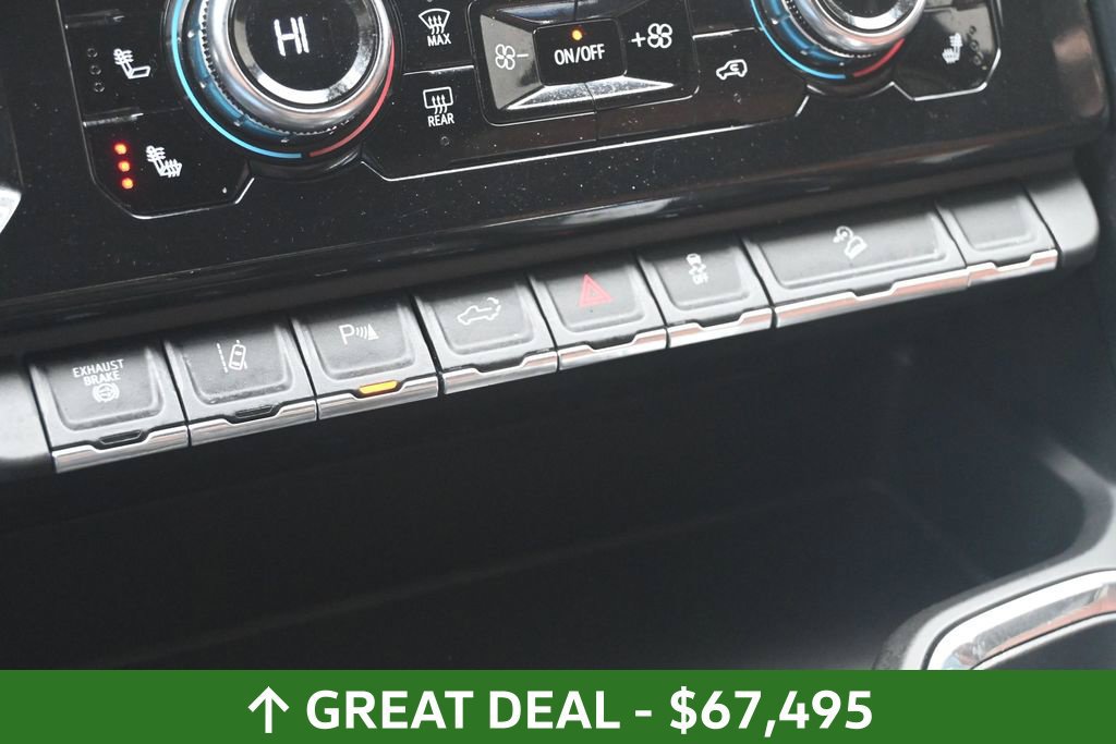 Used 2024 GMC Sierra 3500 Denali Ultimate AWD/4WD image 32