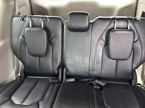 Used 2024 Chrysler Pacifica Touring-L FWD image 27
