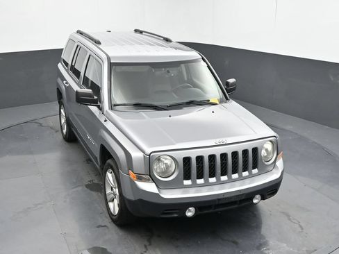 Used 2015 Jeep Patriot Latitude FWD image 14