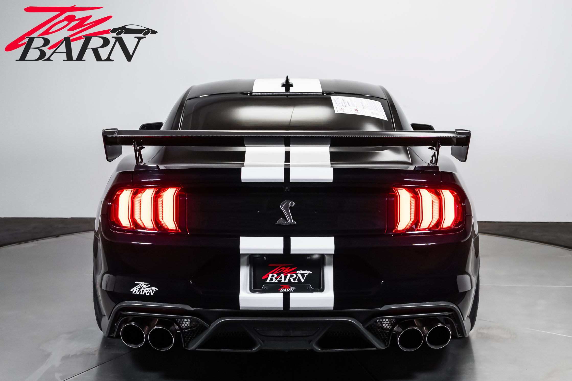 Used 2021 Ford Mustang Shelby GT500 w/ Carbon Fiber Track Pack RWD image 4