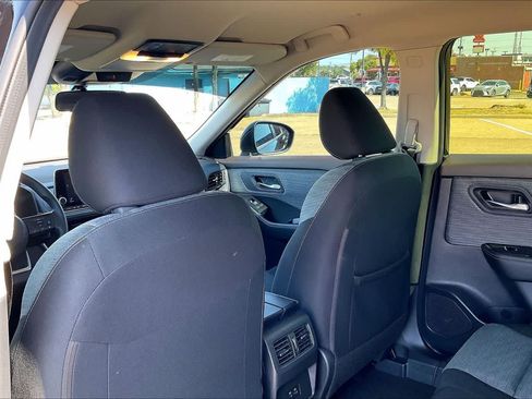 Used 2023 Nissan Rogue SV FWD image 11