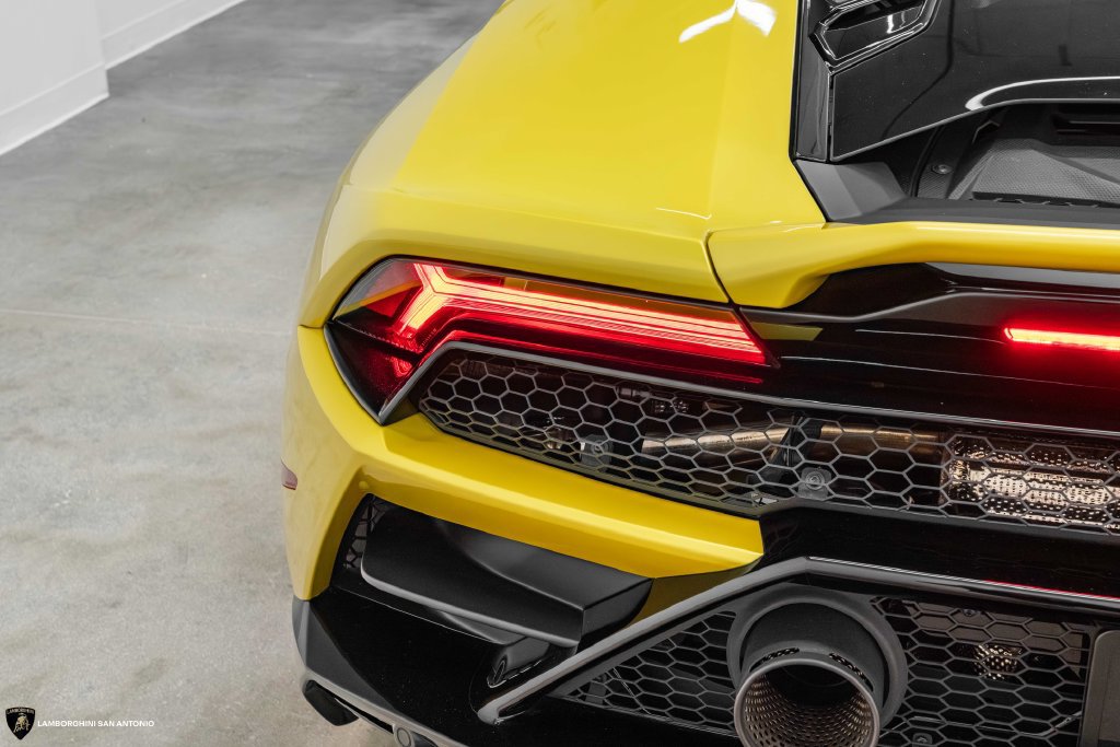 Used 2020 Lamborghini Huracan EVO RWD image 17
