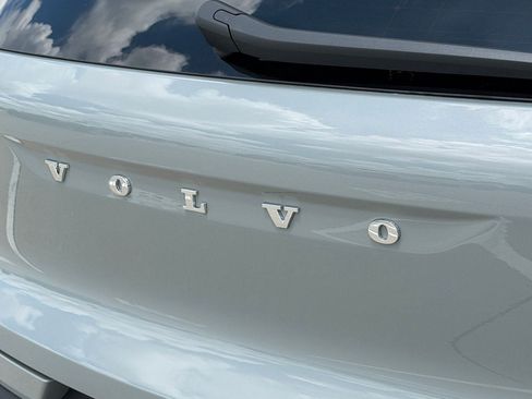 New 2026 Volvo XC40 B4 Core w/ Climate Package FWD image 8