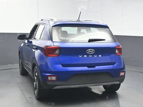 Used 2023 Hyundai Venue SEL FWD image 6