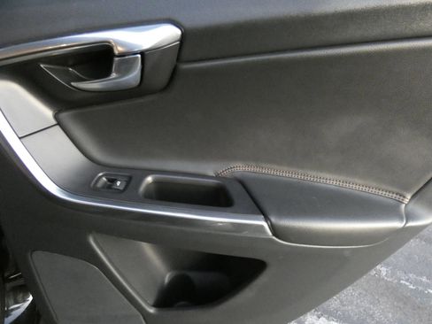 Used 2016 Volvo XC60 T6 Platinum image 38