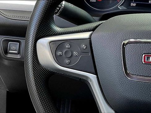 Used 2022 GMC Acadia SLE image 33