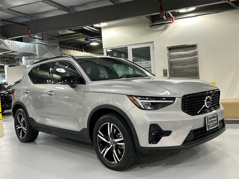 Certified 2023 Volvo XC40 B5 Plus w/ Protection Package image 1