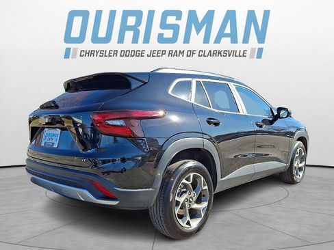 Used 2025 Chevrolet Trax LT image 6