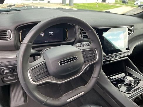 Used 2023 Jeep Wagoneer L Series II image 11