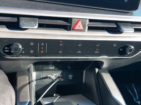 New 2026 Kia Sorento LX FWD image 21