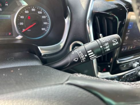 Used 2023 Chevrolet Traverse LT image 19