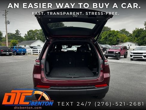 Used 2025 Jeep Grand Cherokee Altitude AWD/4WD image 31