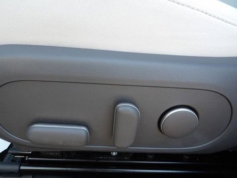 Certified 2025 Hyundai Kona SEL FWD image 15