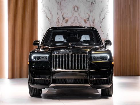Used 2023 Rolls-Royce Cullinan image 2