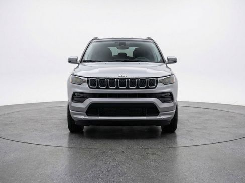 Used 2025 Jeep Compass Limited AWD/4WD image 2