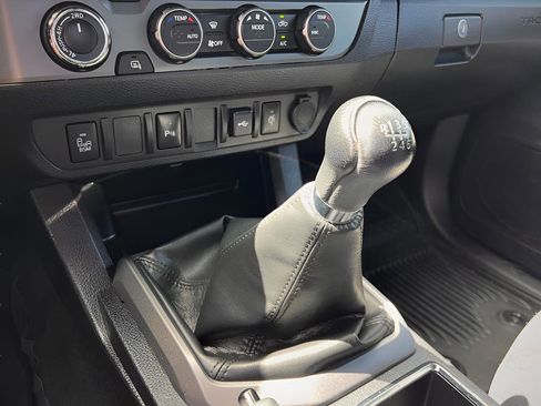 Used 2022 Toyota Tacoma TRD Sport w/ TRD Premium Sport Package AWD/4WD image 45