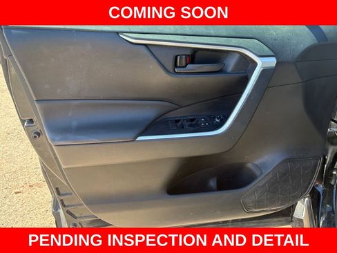 Used 2021 Toyota RAV4 LE w/ Carpet Mat Package (TMS) AWD/4WD image 19